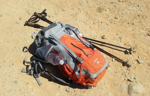מקלות הליכה: אביזר חובה או נטל מיותר במהלך הקמינו דה סנטיאגו?